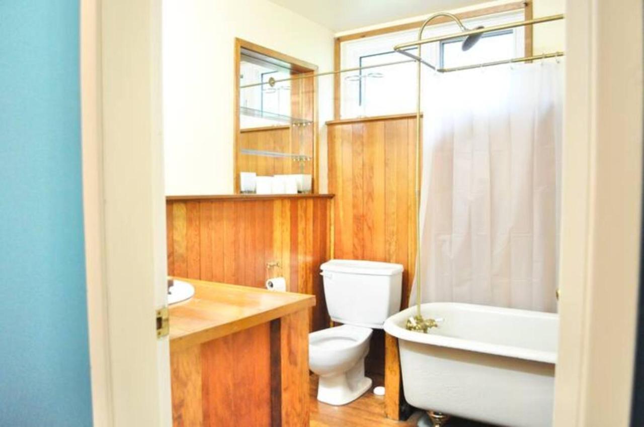 Cozy 1 Bd Suite Centrally Located North Vancouver Exterior foto