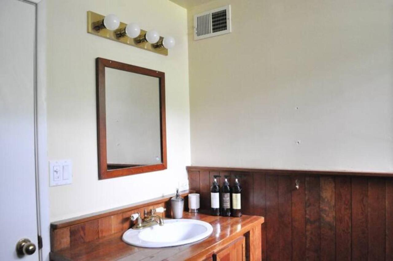 Cozy 1 Bd Suite Centrally Located North Vancouver Exterior foto